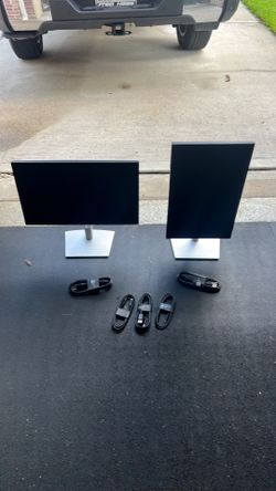 Used but good condition. 2x dell 22” monitors with 2x power cords, 1x USB / type A, 1x VGA / VGA (monitor to monitor), 1x USB C / USB C (laptop to mon
