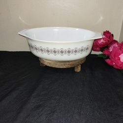 Vintage PYREX 045 Empire Scroll 2 Quart Casserole Dish 