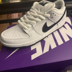 Size 9.5 - Nike SB Dunk White Black