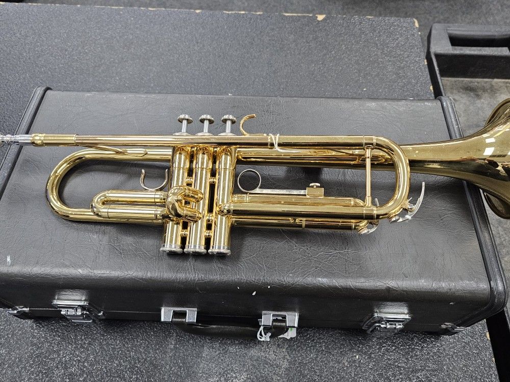 Yamaha Trumpet With Case. YTR2335. ASK FOR RYAN. #(contact info removed)14