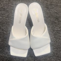 White Heels/Pumps Size 6