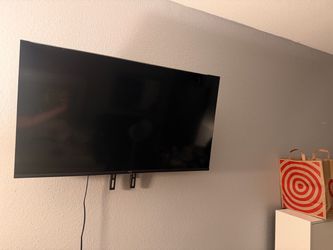 TCL Flat Screen TV Wall Mounted