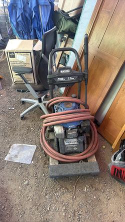 Subaru Black Max 2700 PSI  pressure washer