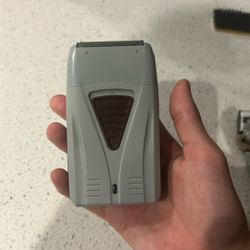 I Think Its Adnis Shaver 