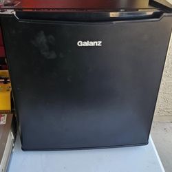 Galanz Mini Fridge – Works Great