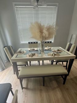 Dining set w/lighted buffet server