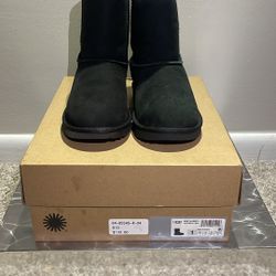 UGG Kids Classic II ⚫️ Sz. 1Y $120
