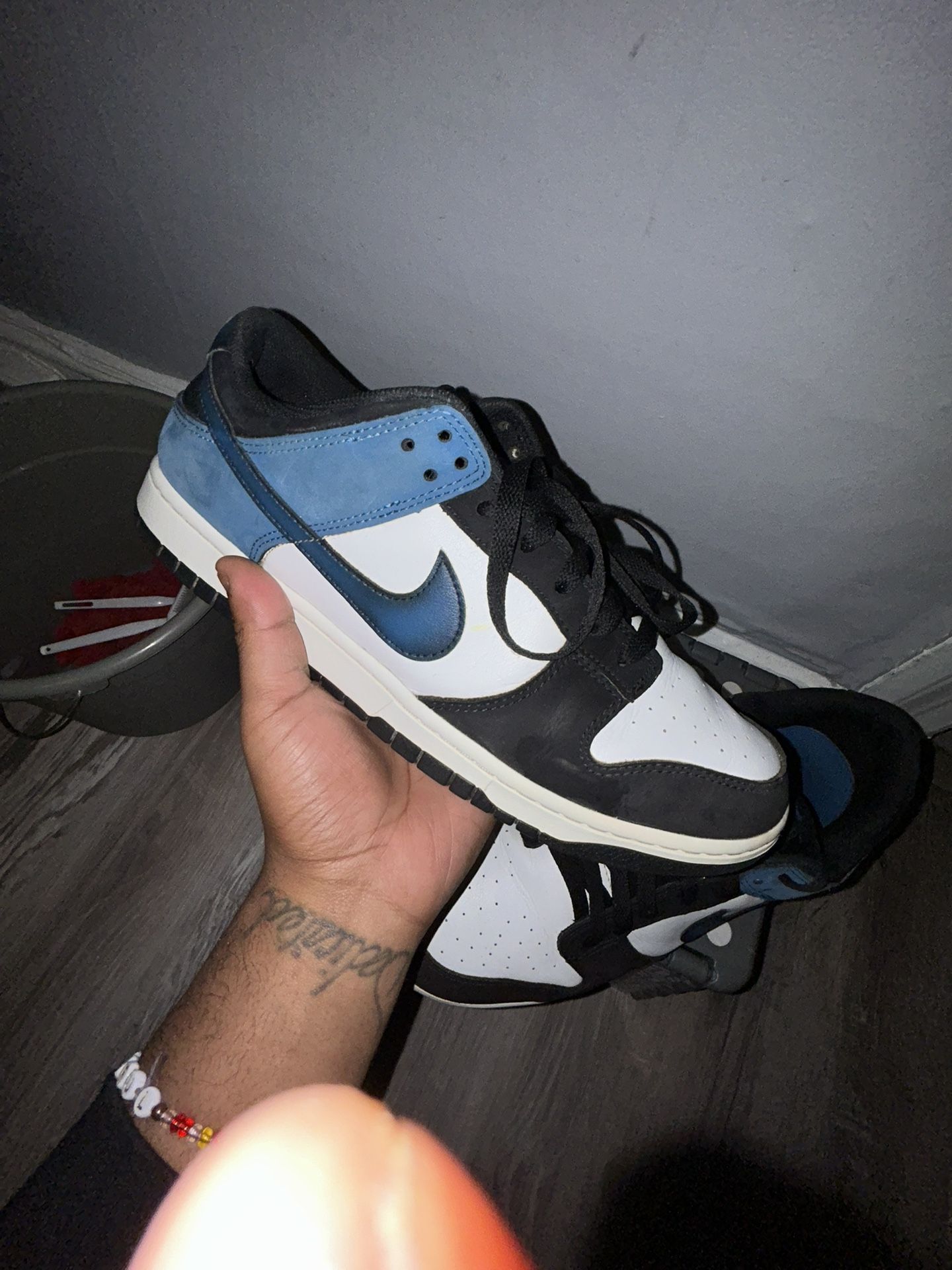 60$$ Who Want Em’? NIKE SIZE 10 “MENS”