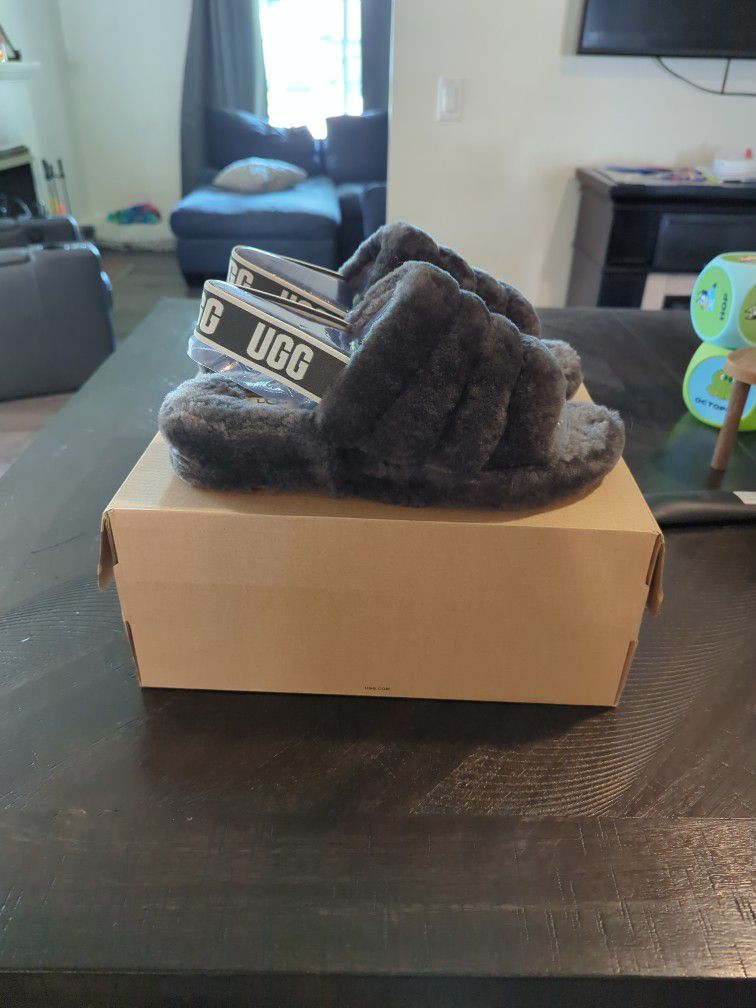 New In Box UGG Fluff Yeah Slides Women's Size 9 Grey
