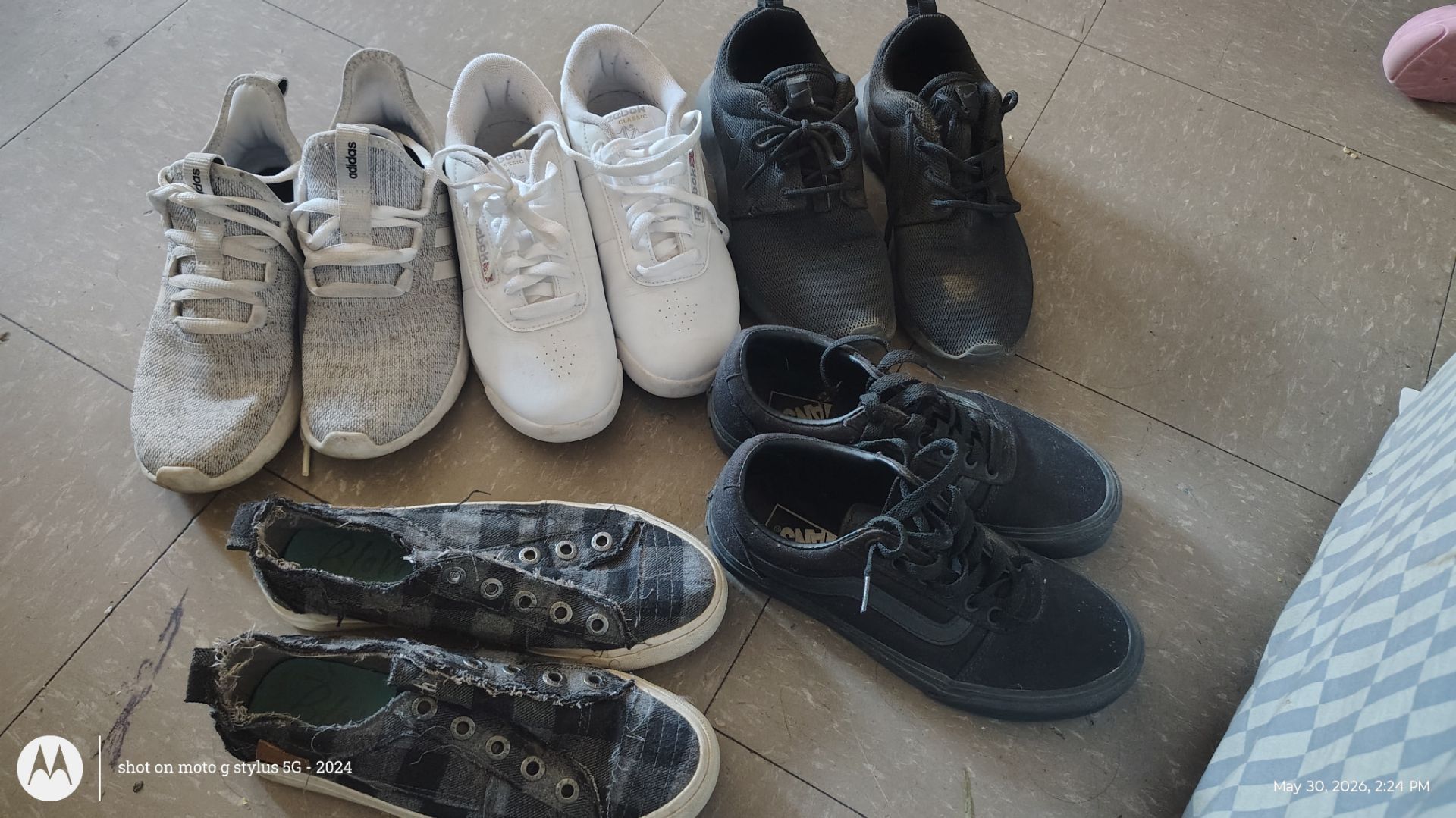 Women's shoes