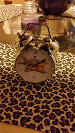 Windup alarm clock👫