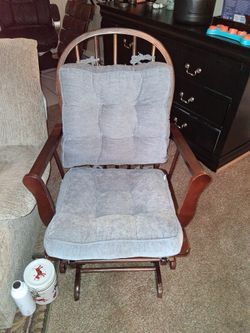 Gliding woodRocking chair