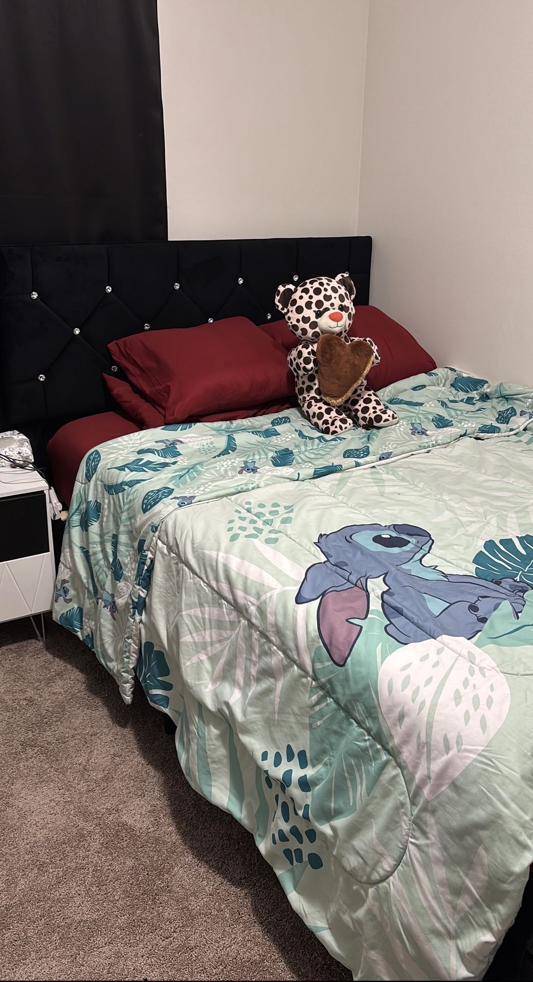 Bedroom Set Full In Black And White ( Mattress Included)