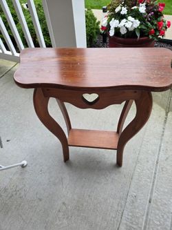 Accent table