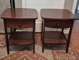 Wood Curved End Table/Night Stand