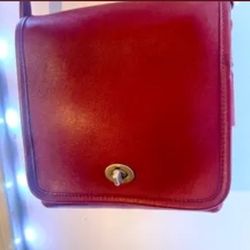 IMMACULATE VINTAGE RED COACH CROSSBODY
