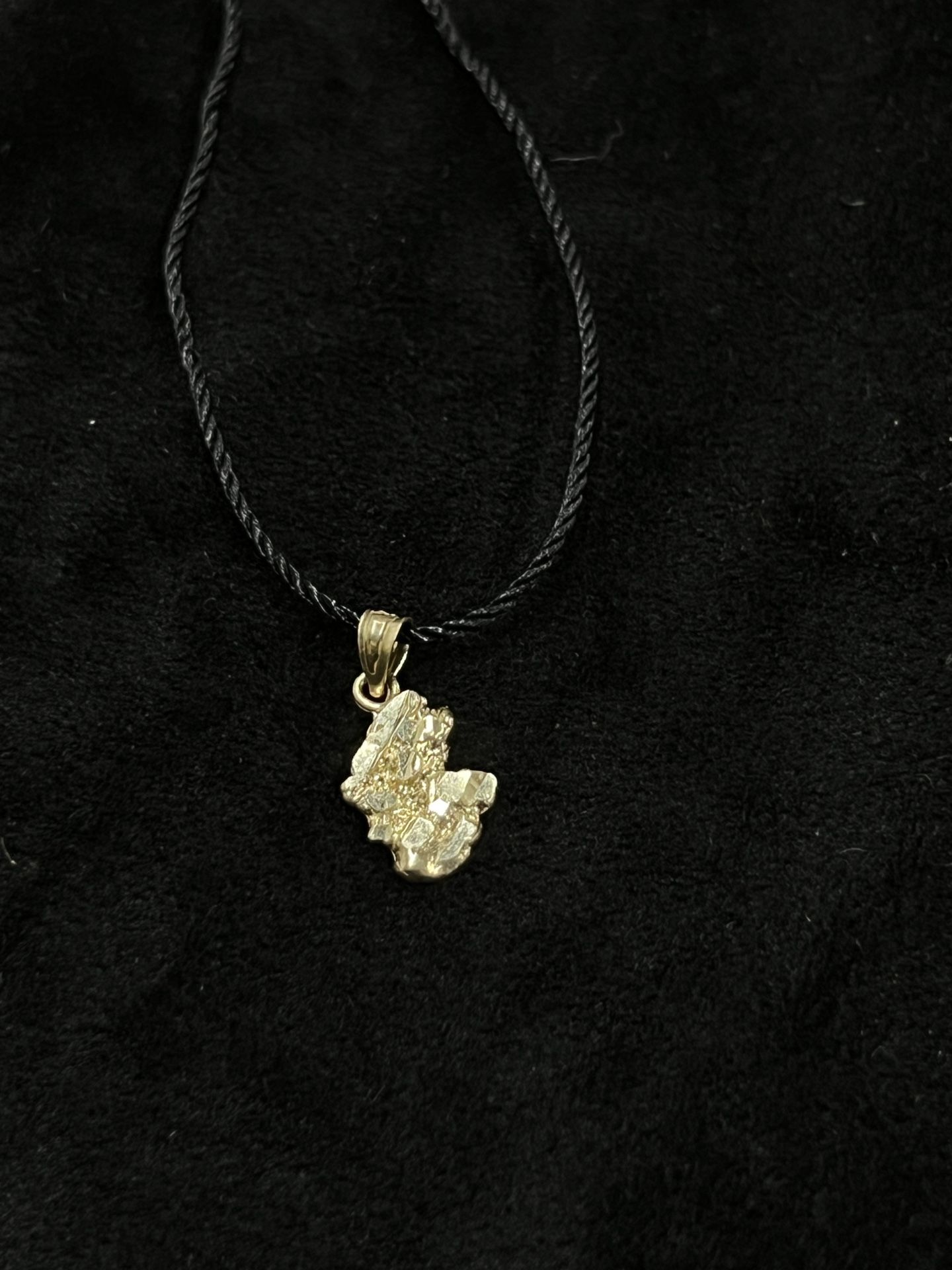 10K Yellow Gold 0.9g Small Nugget Pendant