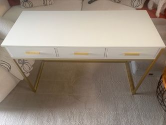 Desk with 3 drawers