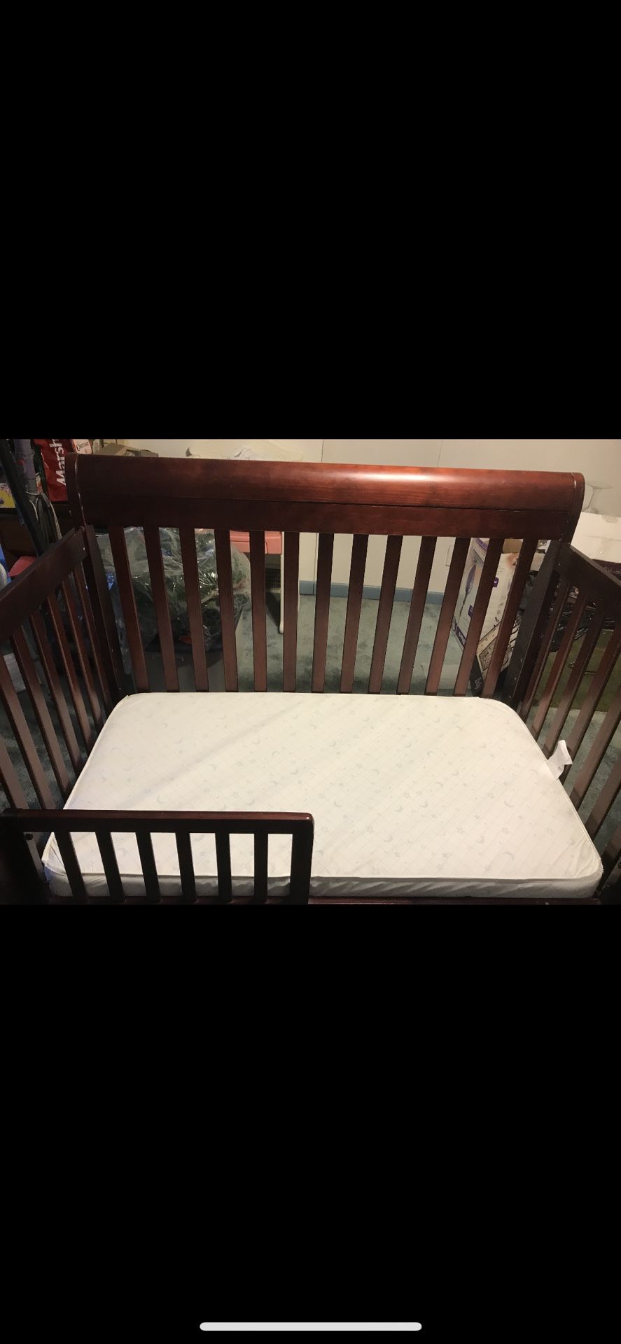 Toddler Crib With Mattress