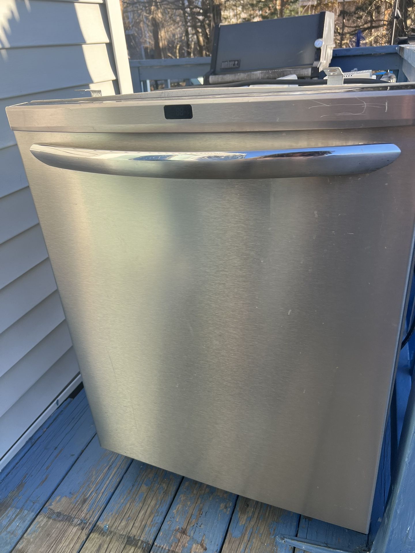 frigidaire gallery 24” dishwasher