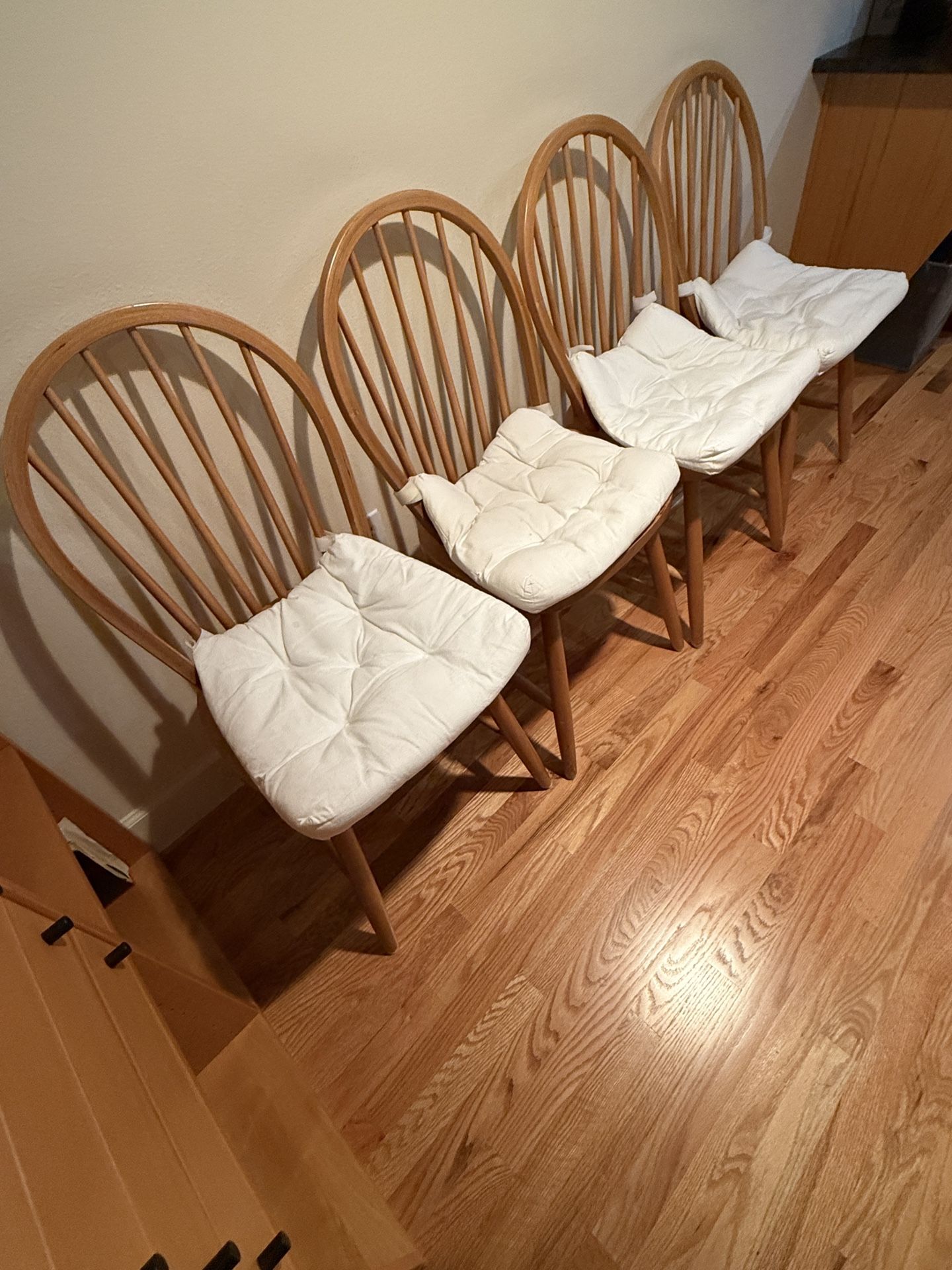 Dining Chairs And Bar Stools 