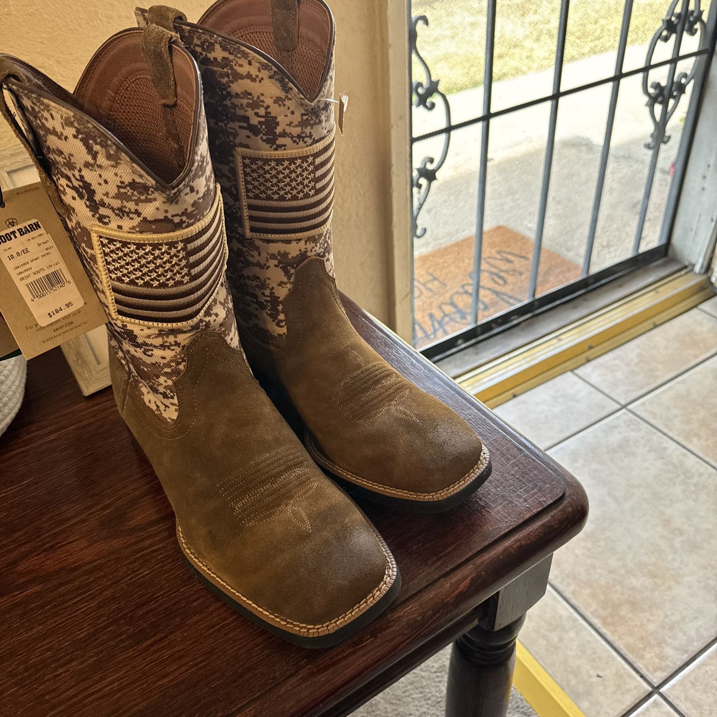 Size 10 EE Ariat Boots Never Worn 