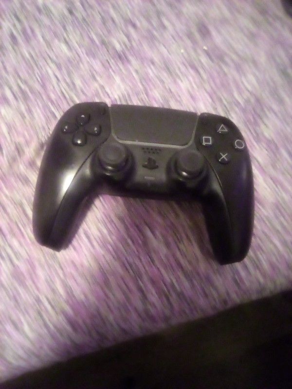 Black PS5 Controller