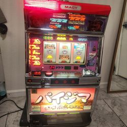 Pachislo Slot Machine w/ 200 Tokens