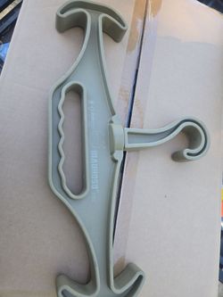 Plate carrier hanger body armor loaded vest hanger