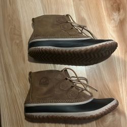 Women’s Sorel Out And About Boots Size 9.5