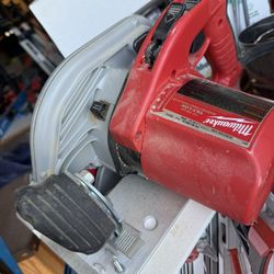 Milwaukee 7 1/4" Tilt-lok Circular Saw With True Trac Guide And Tracks