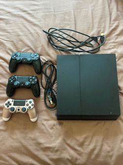 PS4 W/ 3 Controllers