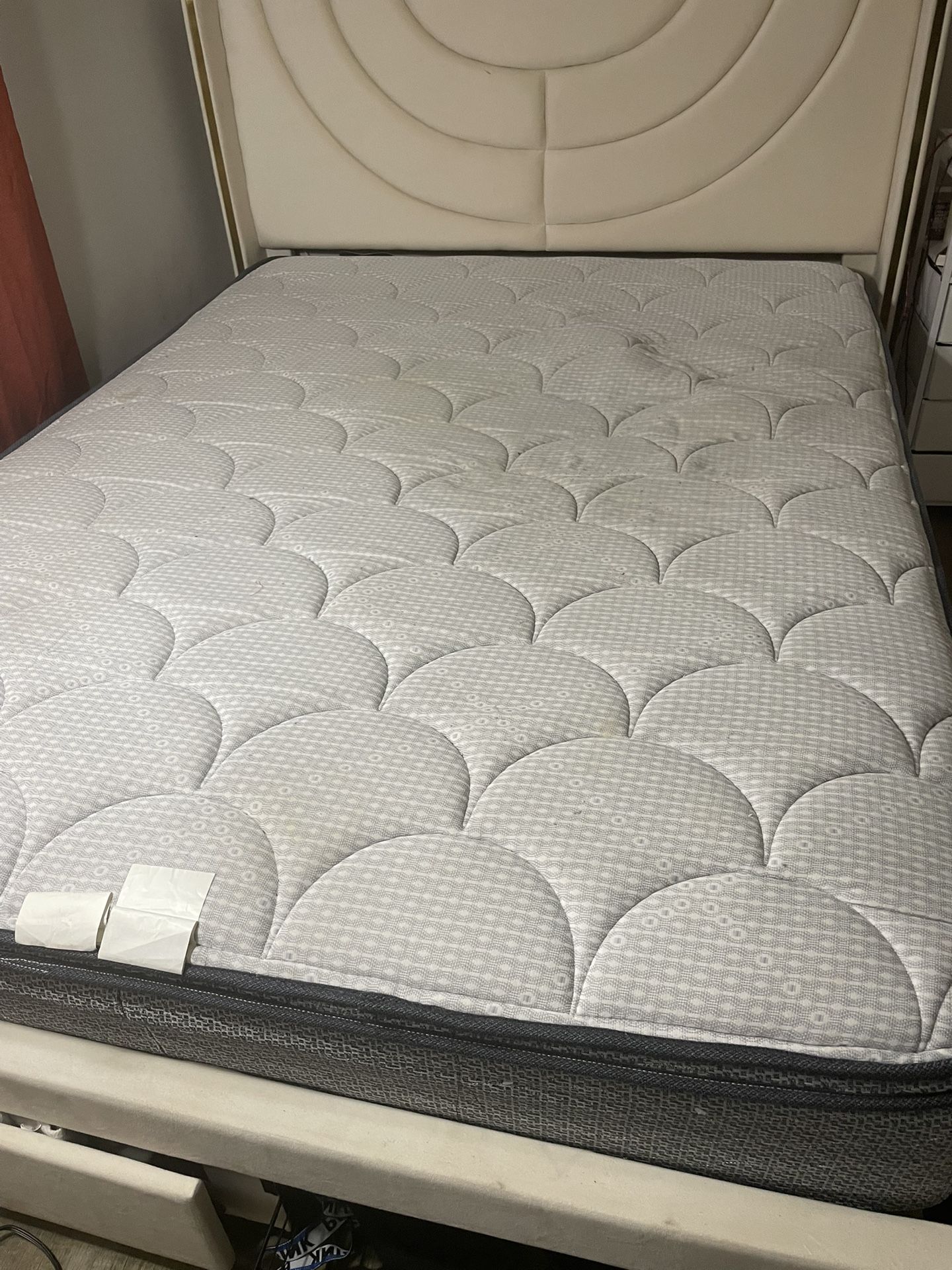 Queen Size Bed Cream And Mattress Queen Size