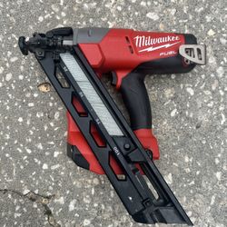 Milwaukee 15Gauge finish Nailer 