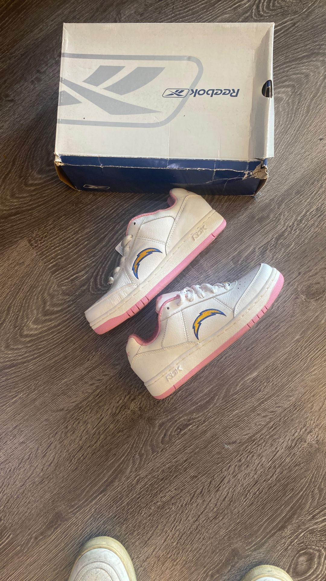 Vintage Women’s Los Angeles San Diego Chargers Reebok Shoes Sneakers Sz 6 Women’s