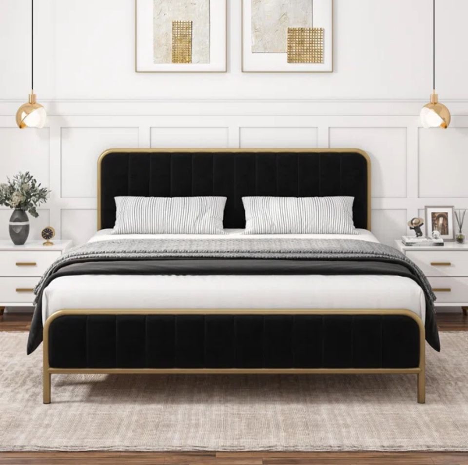 Black and gold queen size bedroom set