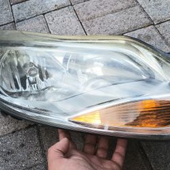 2012 - 2013 -2014.  Ford Focus ( LEFT DRIVER SIDE ) headlight Lamp   