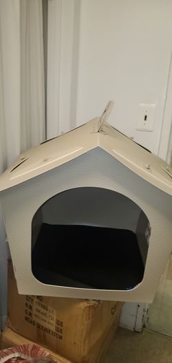 Dog or cat house