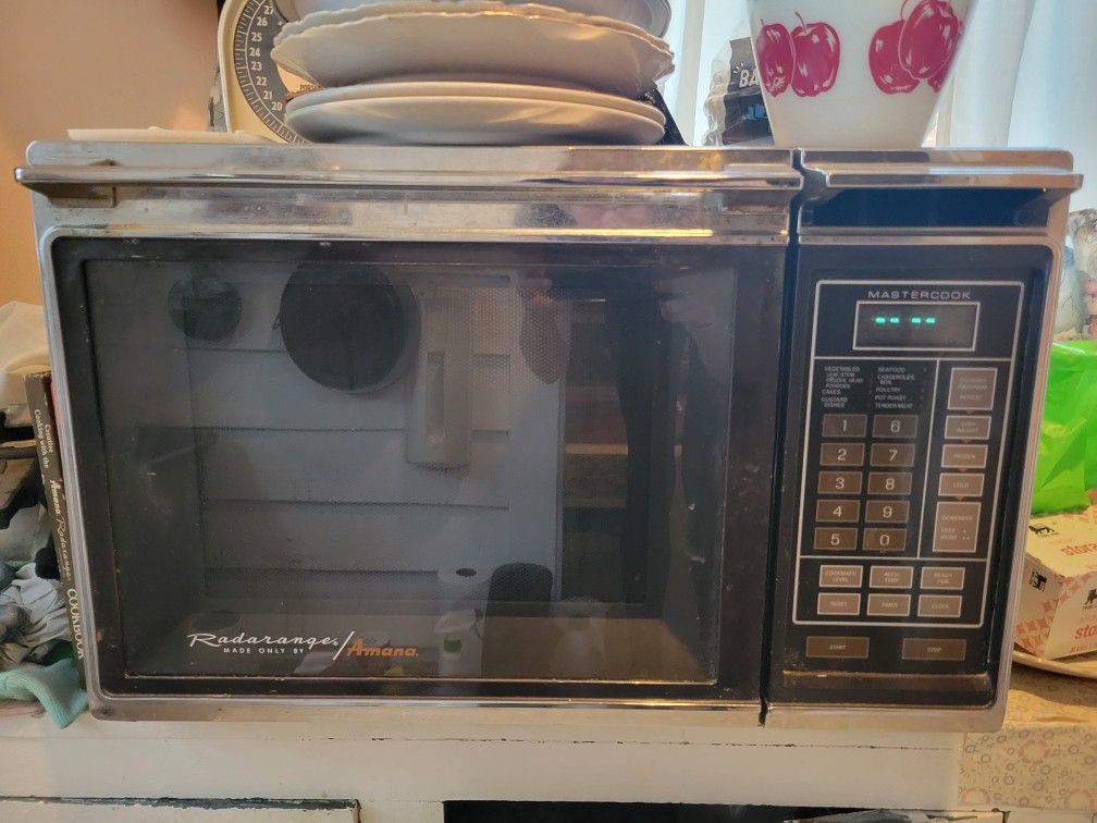 Vintage Amana Radarange Microwave