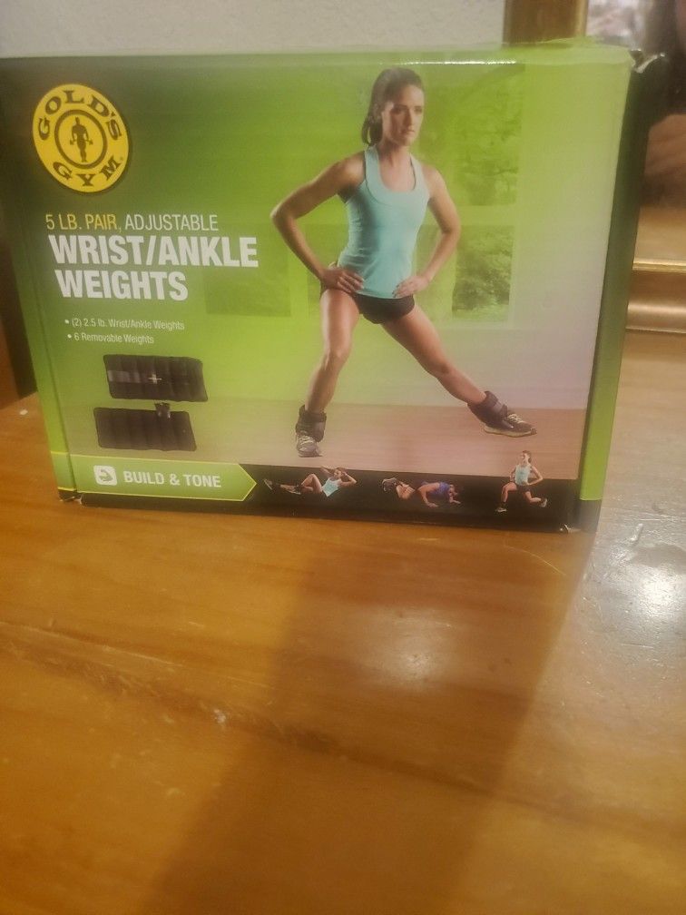 New In Box π¦ (2) 2.5 Lb Wrist And Ankle Weights Made By Gold Gym ποΈββοΈ