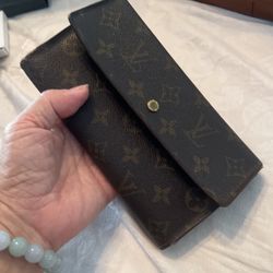 LV Wallet Authentic 
