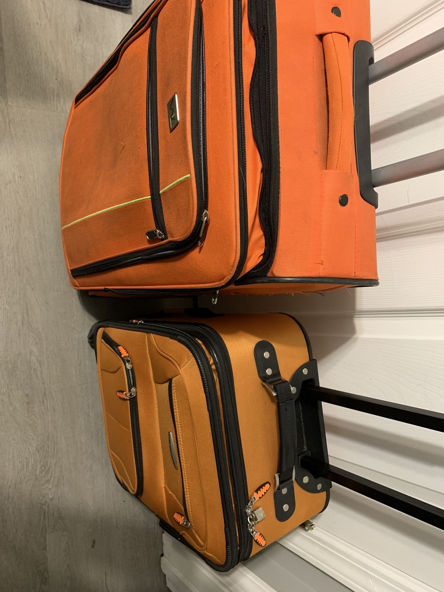 Rolling Luggage With 4 Wheels For $25 And Rolling Carry On $20 Used Good
