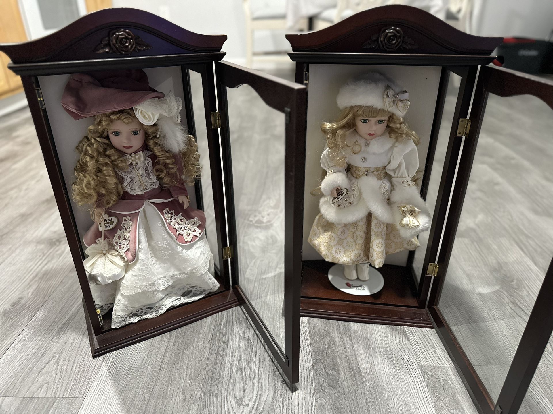1999 Camellia Garden Collection 16” Porcelain Doll In Wood And Glass Cabinet 19
