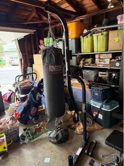 Free heavy bag with stand