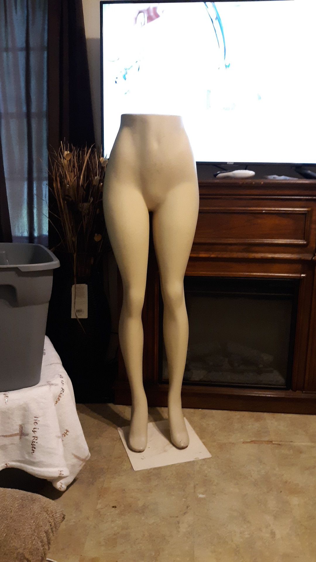 Mannequin bottom