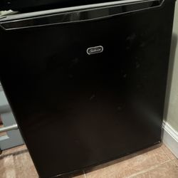 Mini Refrigerator- Sunbeam 