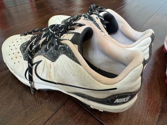 Nike Soccer Cleats Youth Size 4.5 – Used Condition
