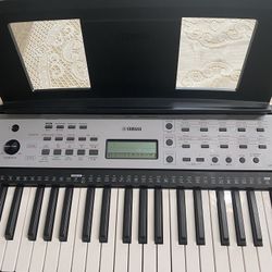 NEW!!  YAMAHA YPT 270  61-Key Portable Keyboard 