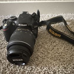 Nikon D3200 + AF-S DX NIKKOR 18-55mm f/3.5-5.6G