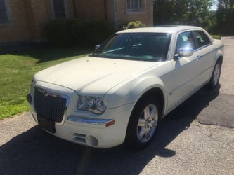 2005 CHRYSLER 300 HEMI ALL WHEEL DRIVE FULLY LOADED BACK UP CAMERA 129k